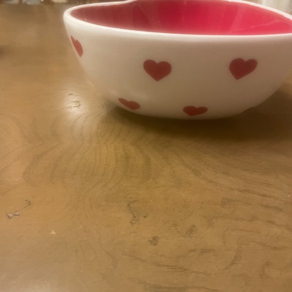 Set of 3 Terramoto Ceramic Valentine's Heart Shaped Bowls. - Picture 3 of 9